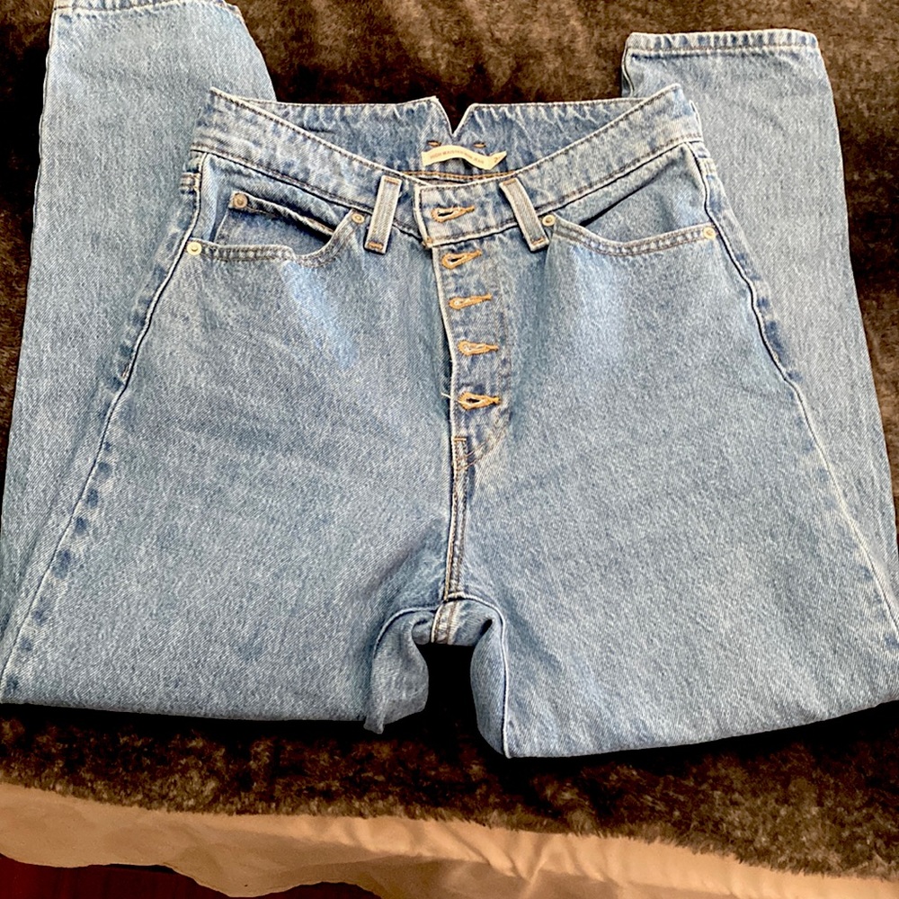 Levi’s high waisted mom jeans size 28